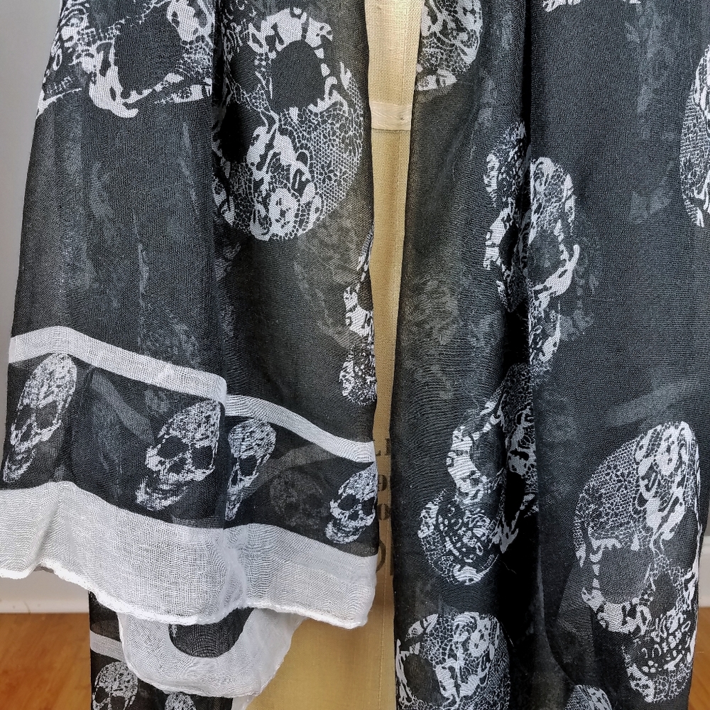 RESELLERS SPECIAL 7-pieces Skull Scarf - Picture 7 of 9